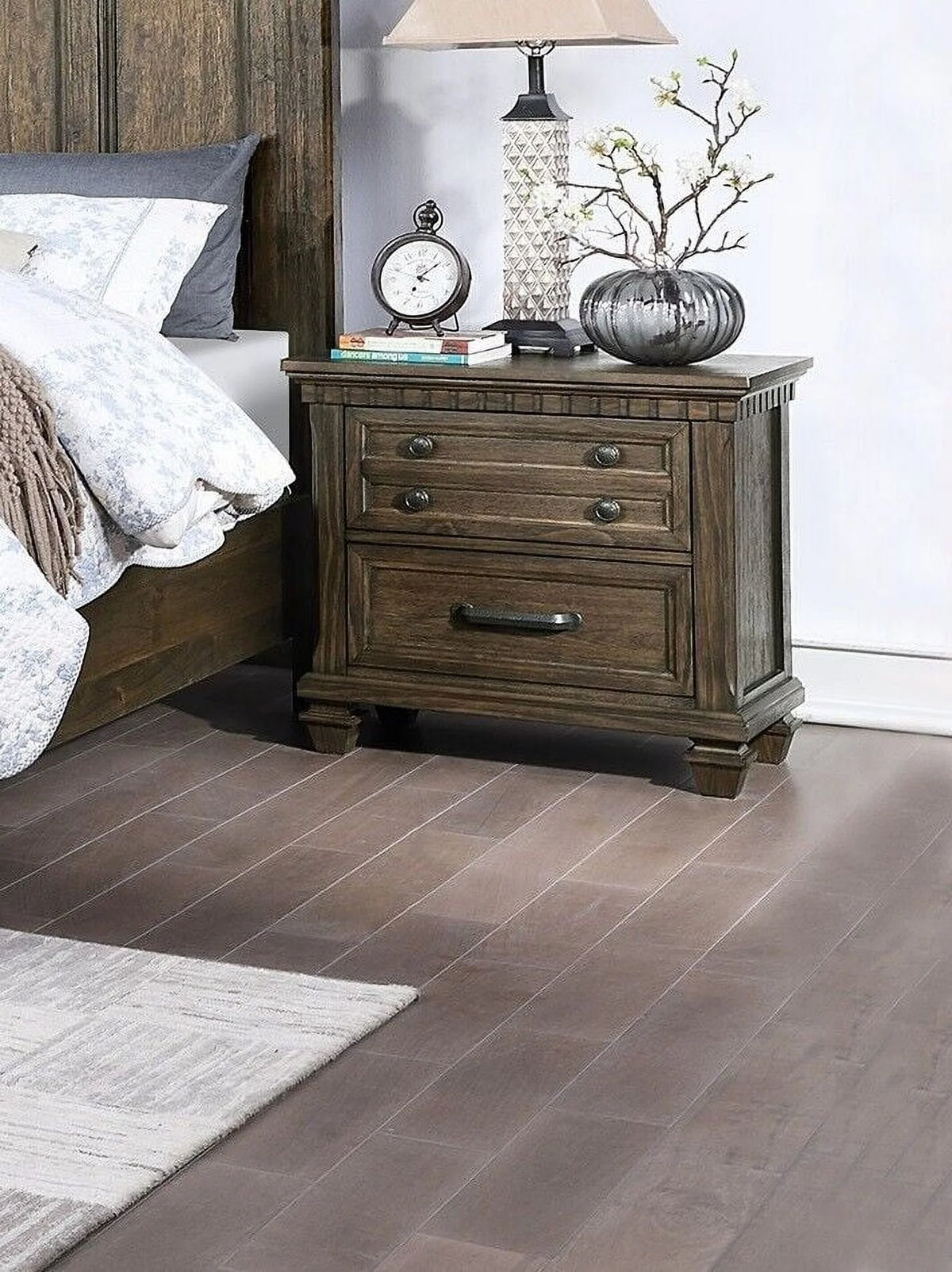 Antique Brown Queen Size 4pc Bedroom Furniture Y753