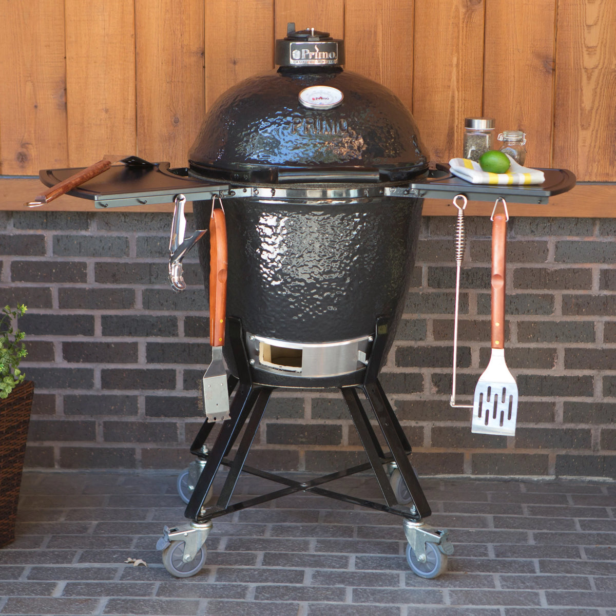 Round Ceramic Charcoal Kamado Grill G994298