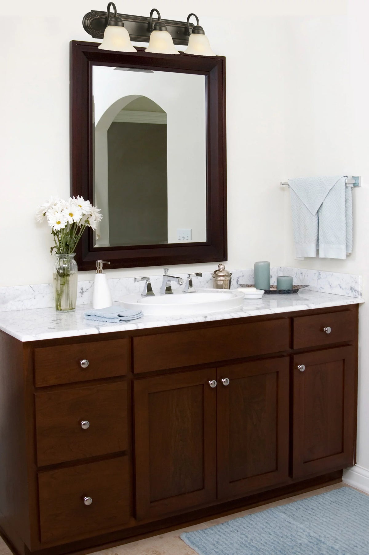 3-Light Frosted Glass Vanity Light G9582