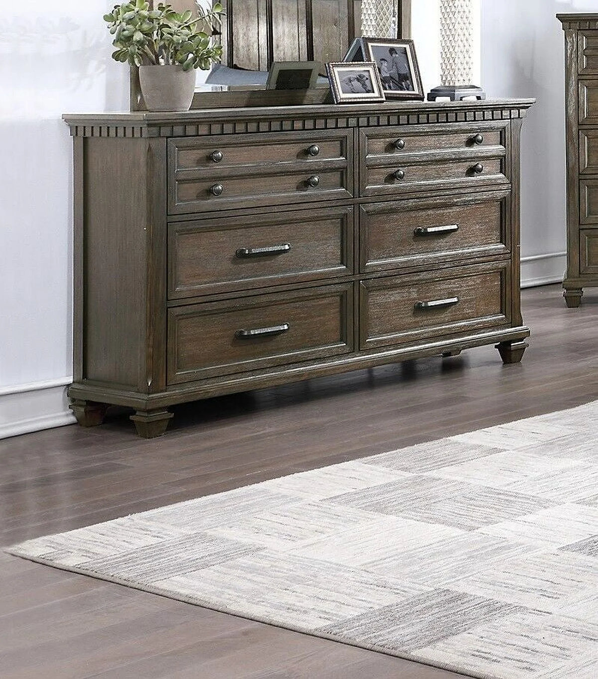Antique Brown Queen Size 4pc Bedroom Furniture Y753
